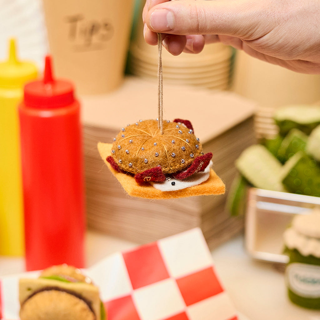 Ornement de sandwich déjeuner au bacon, œuf et fromage