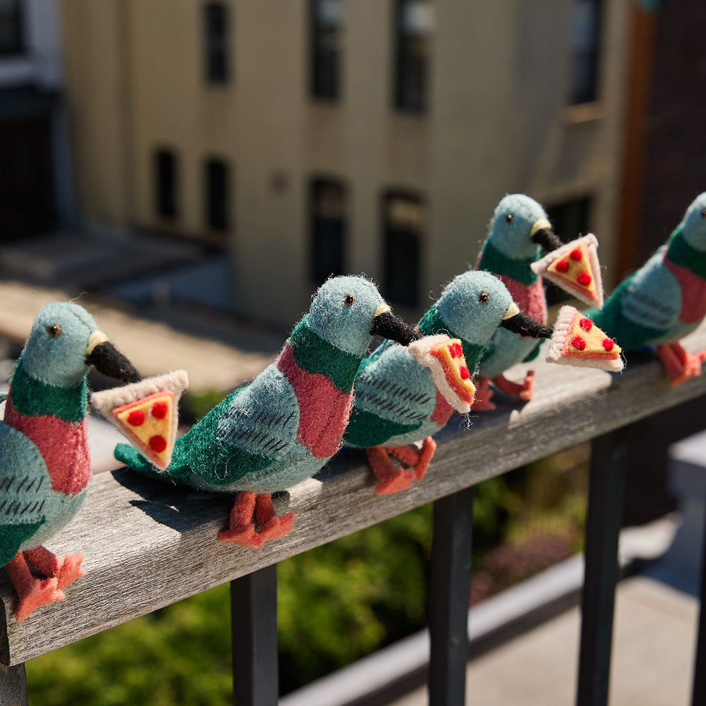Décoration Pigeon Urbain Affamé Mangeur de Pizzas