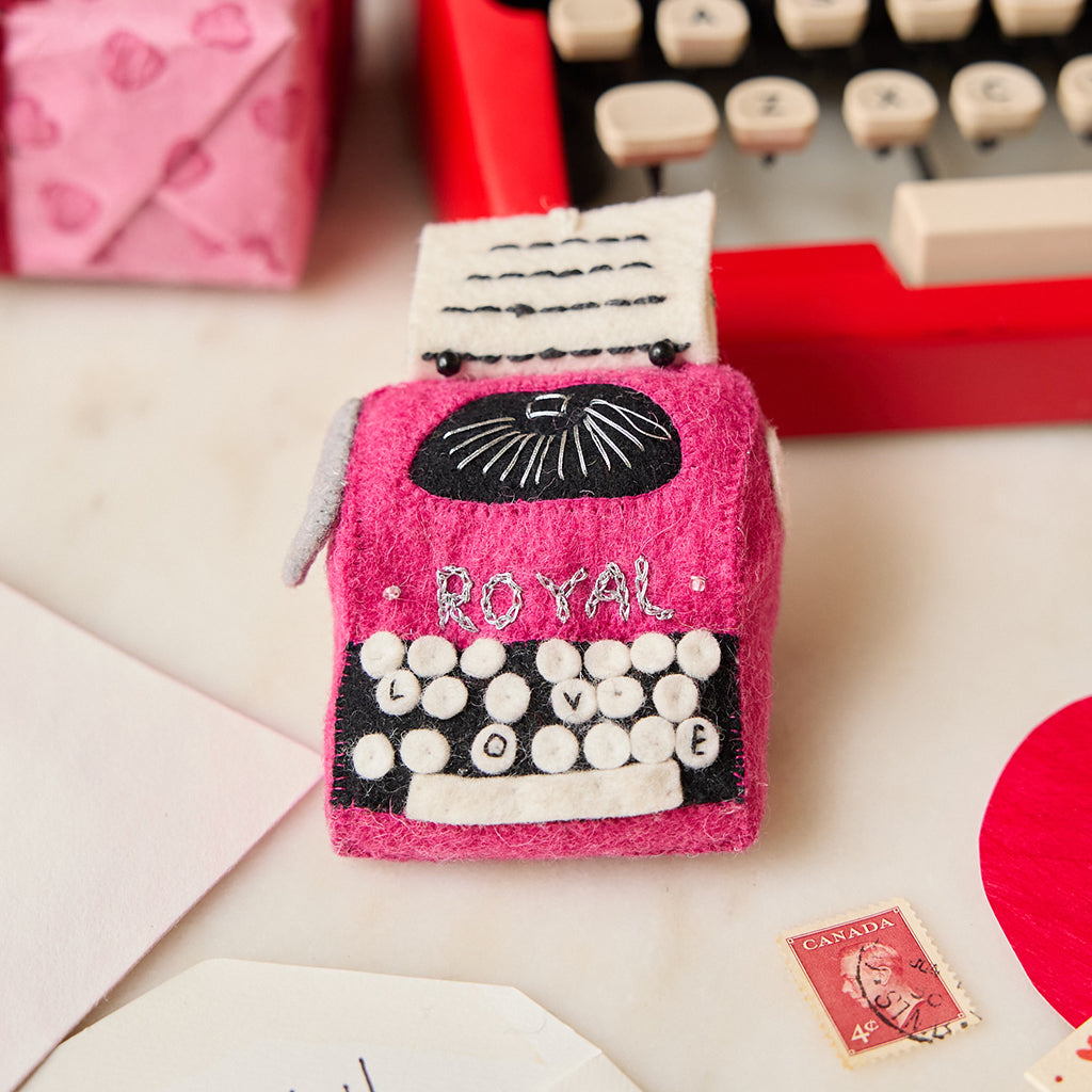 Ornement machine à écrire rose amour secret