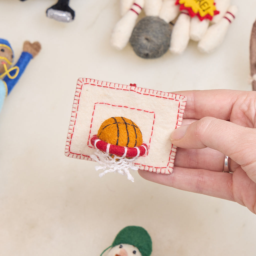 Ornement de panier de basket