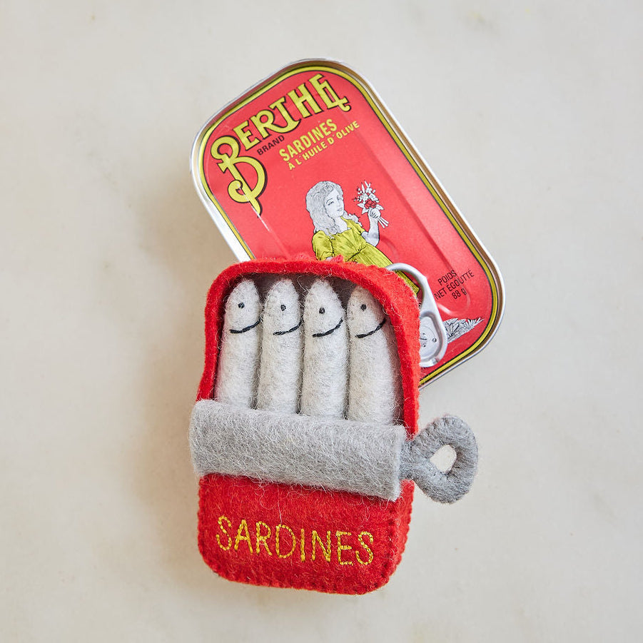 Ornement de boîte de sardines rouge en métal