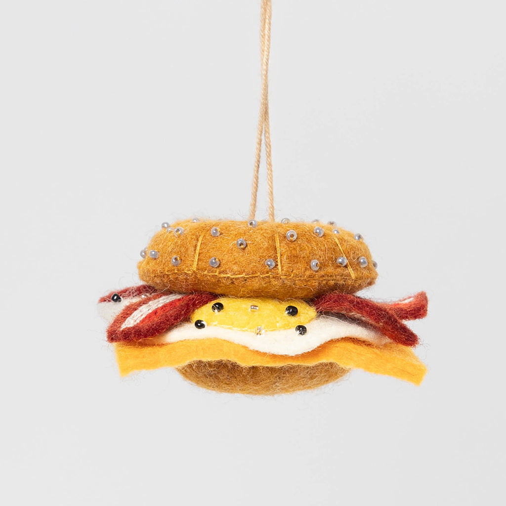 Ornement de sandwich déjeuner au bacon, œuf et fromage