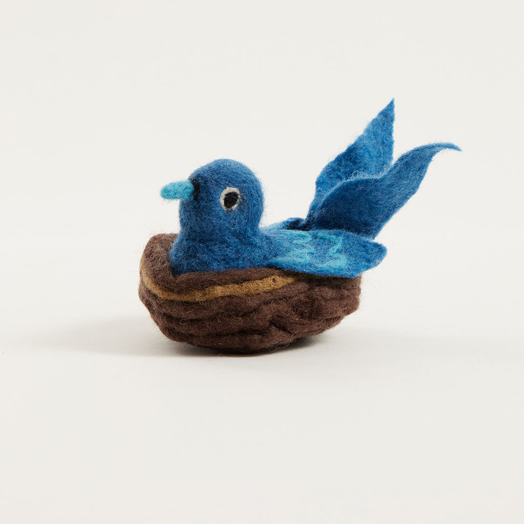 Oiseau bleu dans son nid avec des œufs Ornement