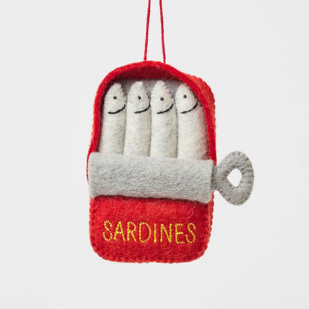 Ornement de boîte de sardines rouge en métal